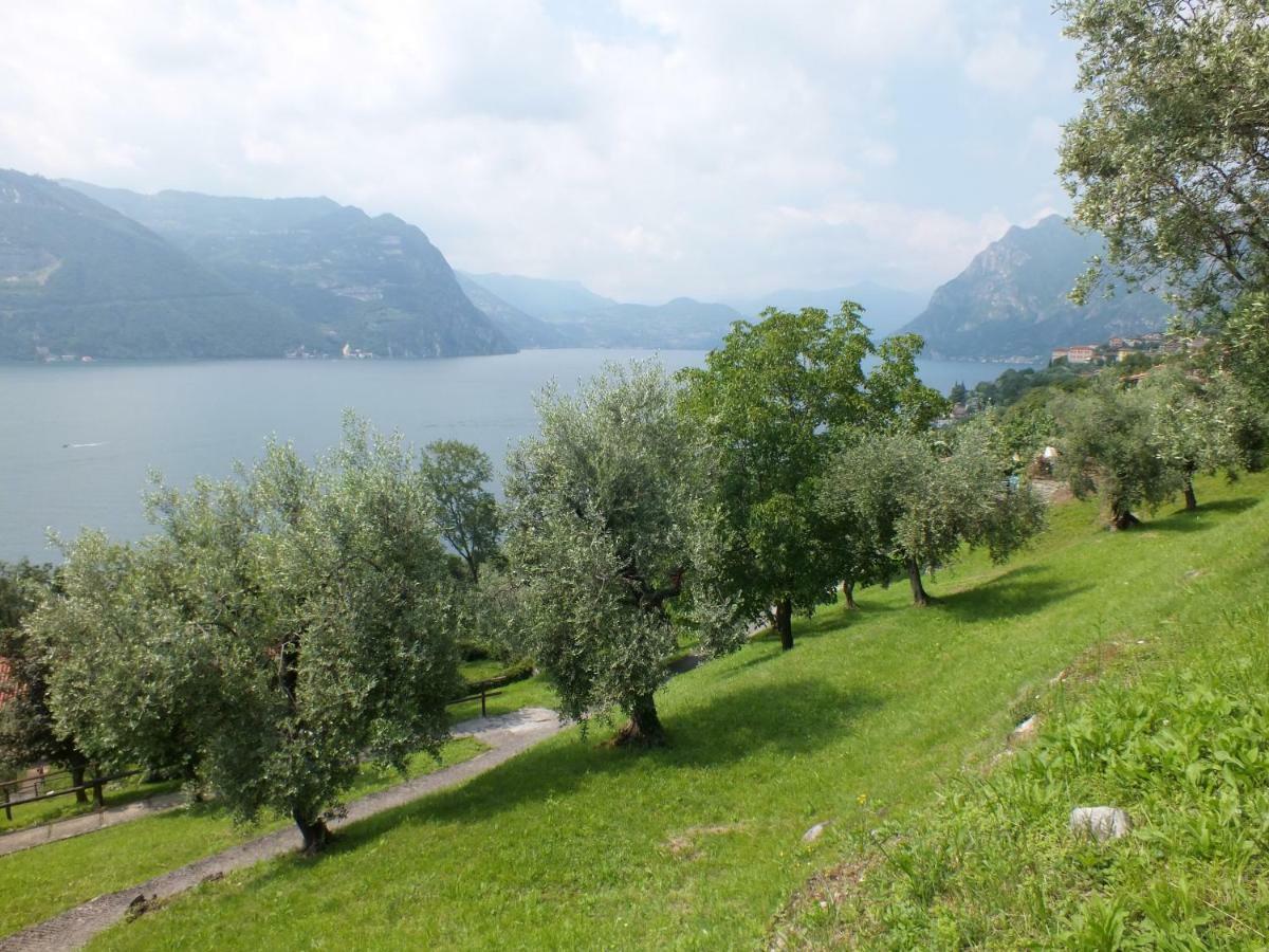 App. Monte Isola vista Panoramica Villa Esterno foto